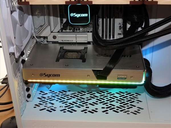 中天　新品　Windows版 日本Sycom展示LYNK+快拆水冷版RTX 5090：三颗猫头鹰风扇- 产业链